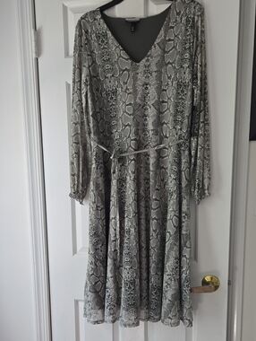 Allison Brittney Snake Print Dress L NWT V-Neck Long Sleeve Stretch Fit & Flare